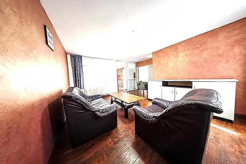 Apartament cu 3 camere decomandat, mobilat în Piața Unirii