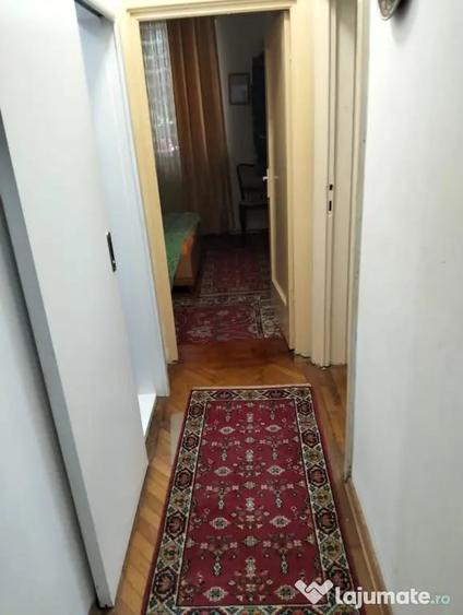 Apartament cu 3 camere decomandat în Primăverii