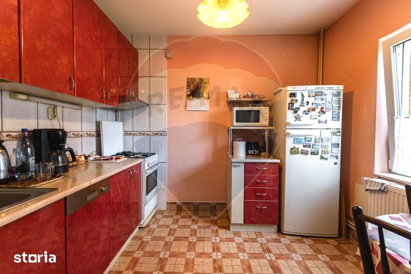 Casă cu 4 camere cu Teren 1673 Mp în Central