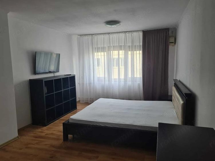 Garsonieră decomandată în Păcii