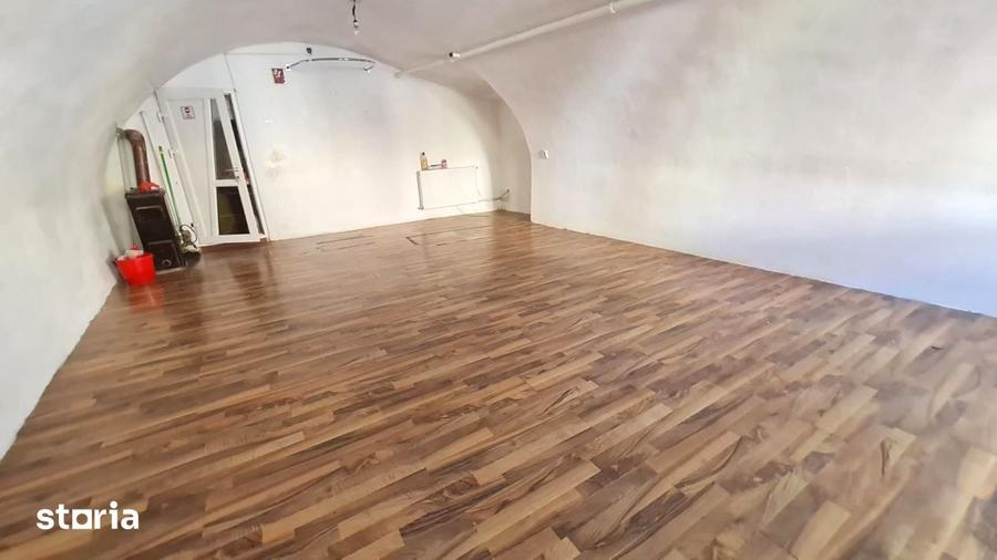 Spațiu comercial, de 40 mp, în Central