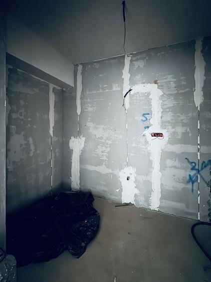 Apartament cu 3 camere decomandat în Tractorul