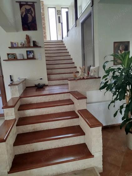 Casă cu 5 camere în Central