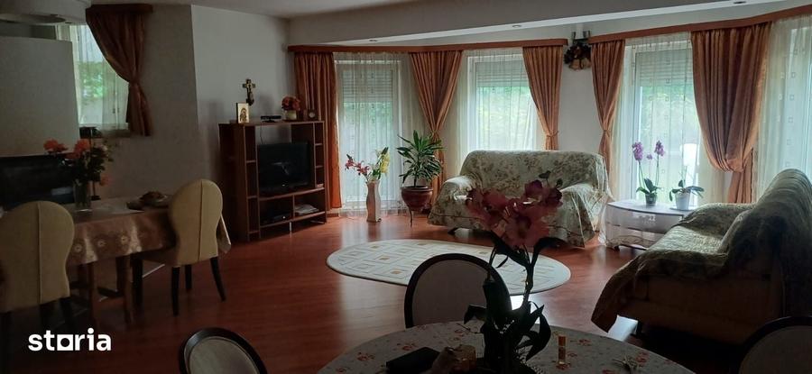 Casă cu 5 camere cu Teren 500 Mp în Roșu