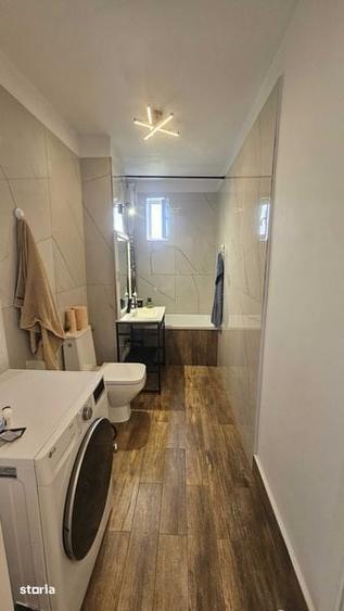 Apartament cu 4 camere semidecomandat în Astra