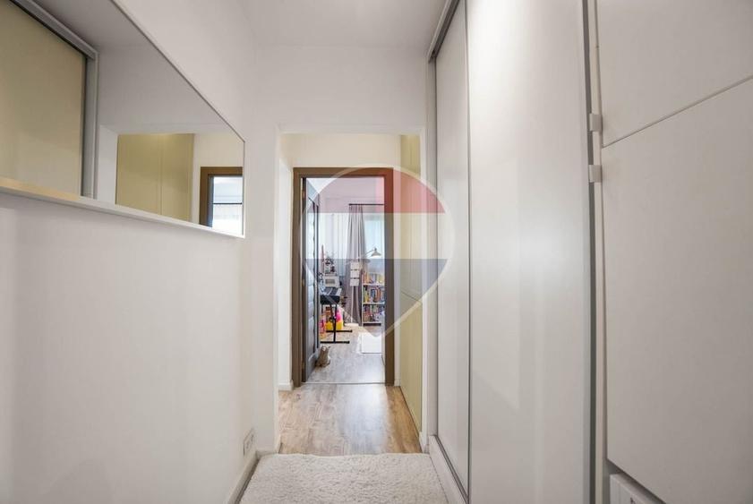 Apartament cu 3 camere semidecomandat, mobilat în Gării