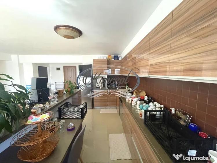 Apartament cu 3 camere semidecomandat, mobilat în Iris
