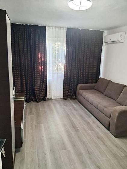 Apartament cu 2 camere semidecomandat în Berceni