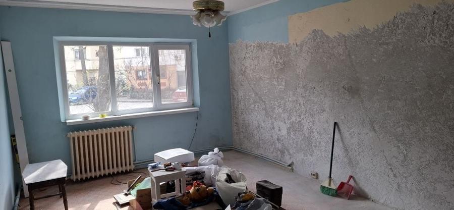 Apartament cu 2 camere decomandat în Uiești