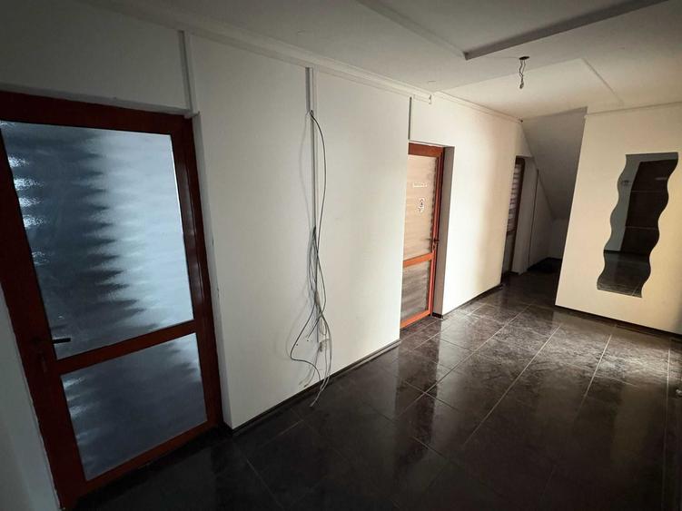 Spațiu comercial, de 180 mp, în Valu lui Traian