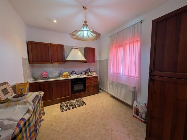 Duplex cu 5 camere cu Canalizare în Lilieci