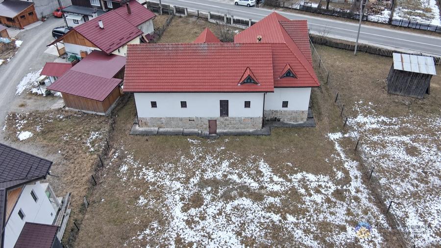 Casă individuală cu 4 camere cu Teren 1376 Mp în Borca