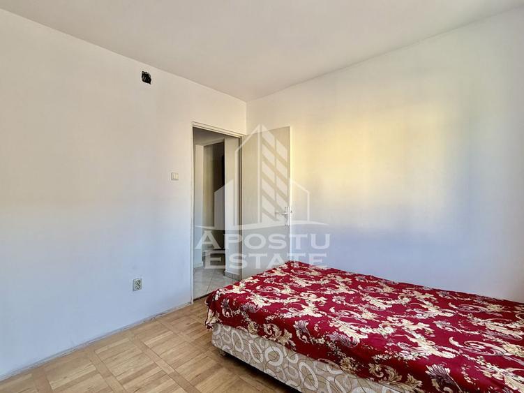 Apartament cu 3 camere decomandat, mobilat în Central