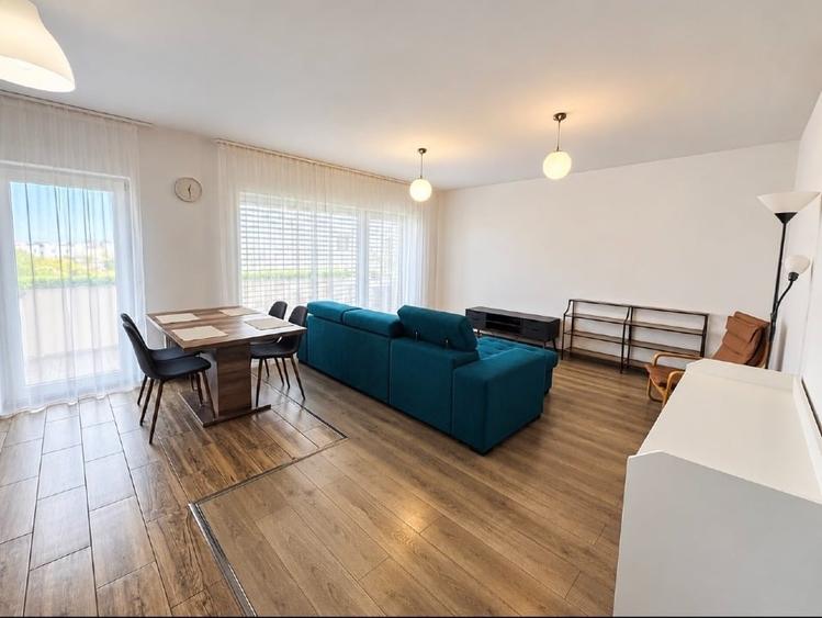 Apartament cu 3 camere decomandat, mobilat în Central