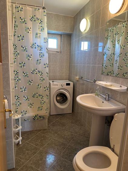 Apartament cu 3 camere decomandat, mobilat în Decebal