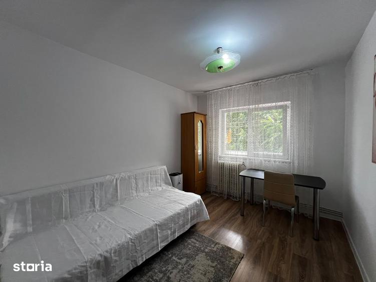 Apartament cu 3 camere decomandat în Nicolina