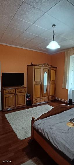 Casă cu 2 camere decomandat cu Teren 2324 Mp în Diosig