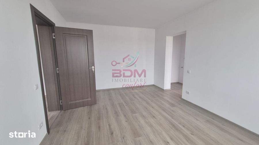 Apartament cu 3 camere semidecomandat în Micro 1