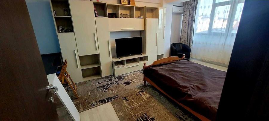 Garsonieră decomandată în Valea Adâncă