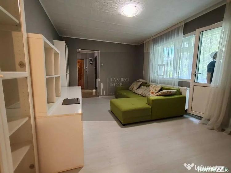 Apartament cu 3 camere semidecomandat în Brâncoveanu