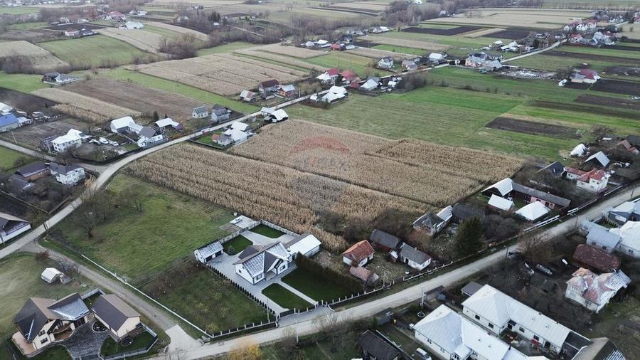 Casă cu 3 camere cu Teren 6100 Mp în Frătăuții Noi