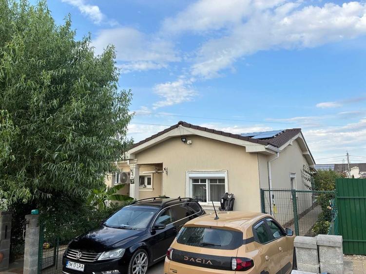 Casă cu 3 camere în Moșnița Veche