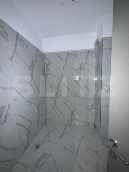 Apartament cu 3 camere decomandat în Micro 6