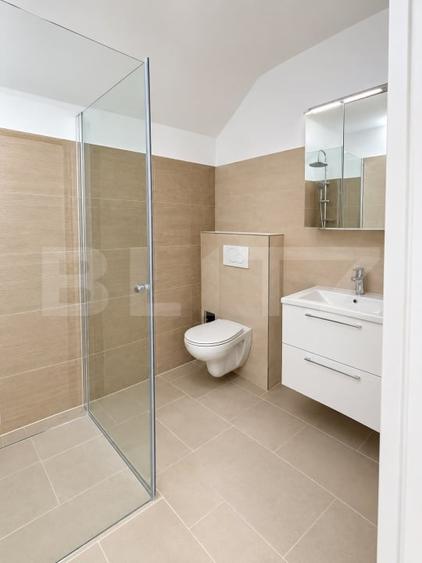 Casă individuală cu 5 camere cu Canalizare în Ghiroda