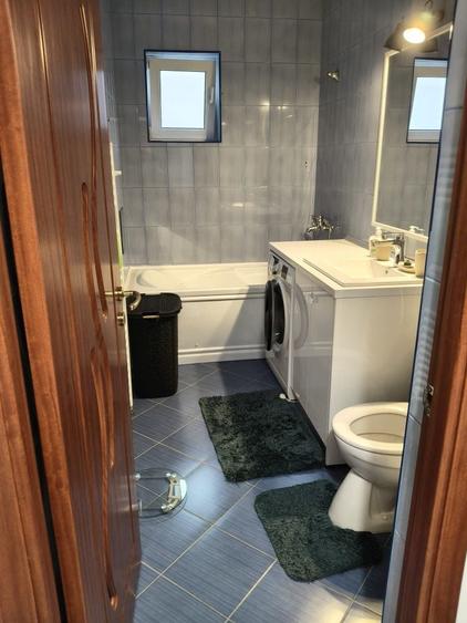 Apartament cu 3 camere decomandat în Florești