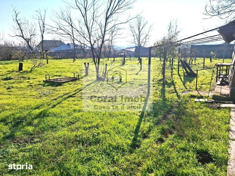 Casă cu 2 camere cu Teren 2016 Mp în Traian