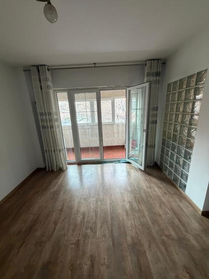 Apartament cu 3 camere decomandat, mobilat în Drumul Taberei
