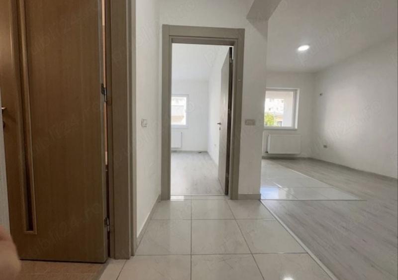 Apartament cu 2 camere decomandat în Roșu