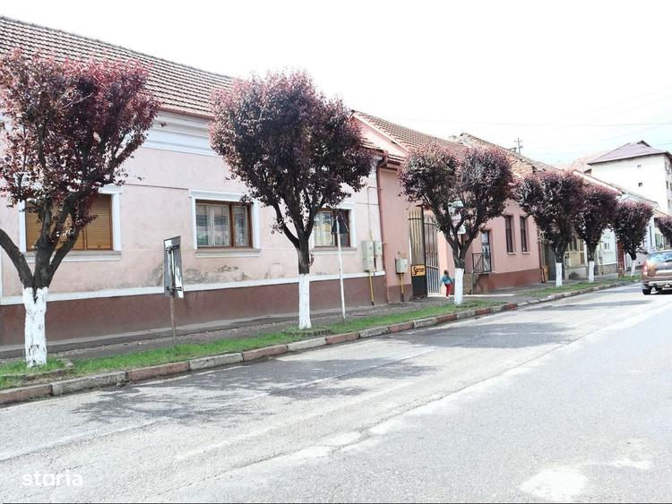 Casă cu 2 camere cu Teren 414 Mp în Central
