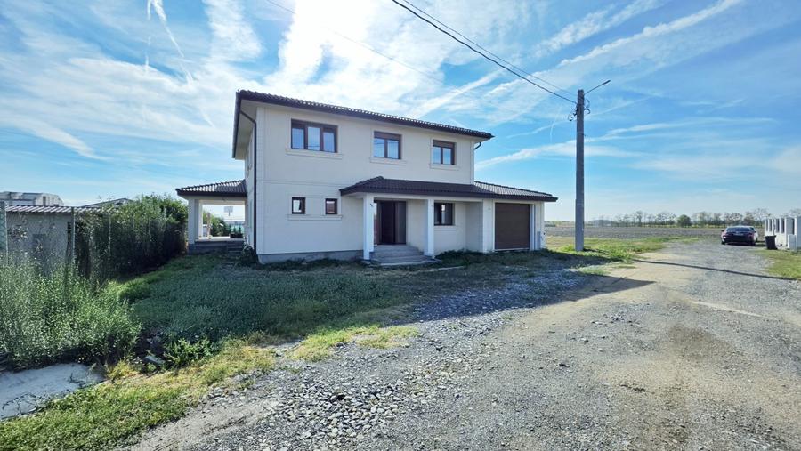 Casă individuală cu 5 camere cu Canalizare în Zimandcuz