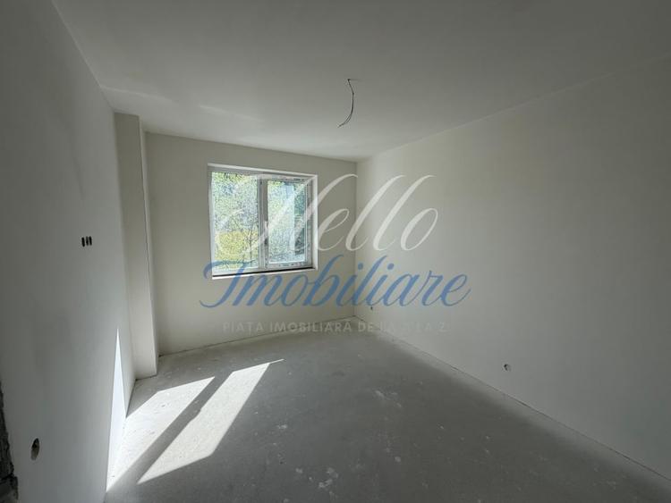Apartament cu 3 camere semidecomandat în Florești