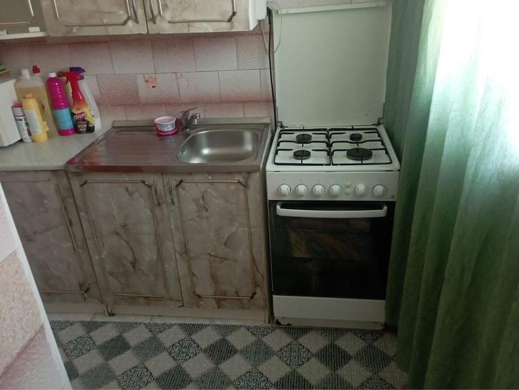 Garsonieră decomandată în Titan
