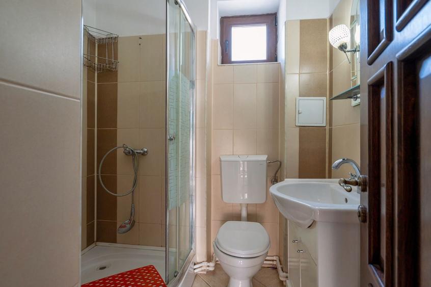 Casă individuală cu 3 camere cu Canalizare în Central