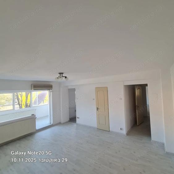 Apartament cu 3 camere decomandat în Tineretului