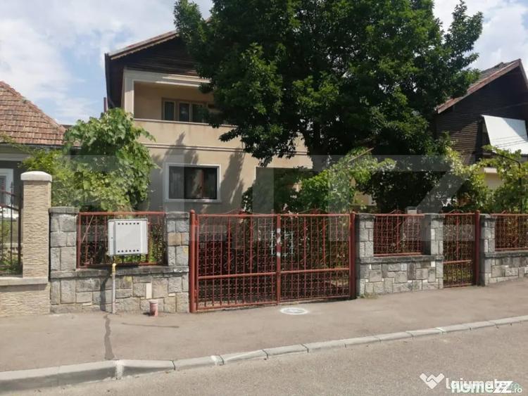 Casă cu 7 camere cu Teren 696 Mp în Central