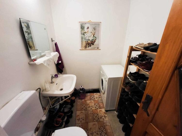 Apartament cu 3 camere semidecomandat în Coman