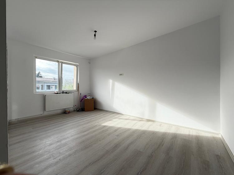Apartament cu 3 camere decomandat în Șagului