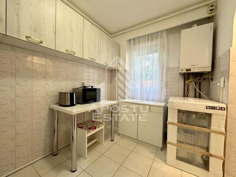 Apartament cu 2 camere semidecomandat, mobilat în Punctele Cardinale