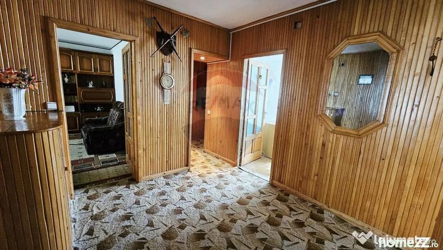 Apartament cu 4 camere decomandat în Mărăței