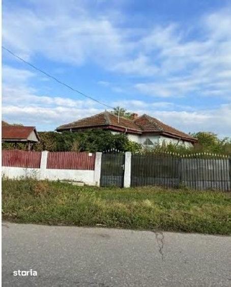 Casă cu 3 camere cu Teren 2388 Mp în Vadu Pașii