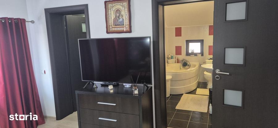 Casă cu 6 camere cu Teren 2106 Mp în Piatra