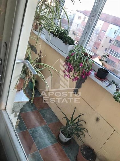 Apartament cu 3 camere decomandat, mobilat în Girocului