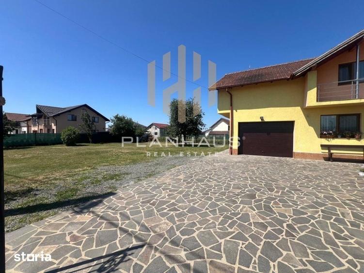 Casă cu 5 camere cu Teren 12 Mp în Recea