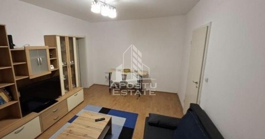 Apartament cu 3 camere semidecomandat, mobilat în Medicină