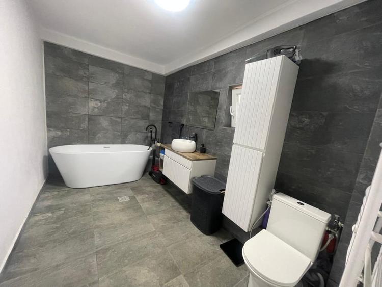 Casă individuală cu 5 camere cu Canalizare în Cernele
