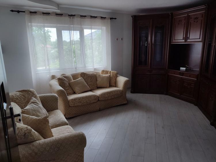 Apartament cu 3 camere semidecomandat în Central